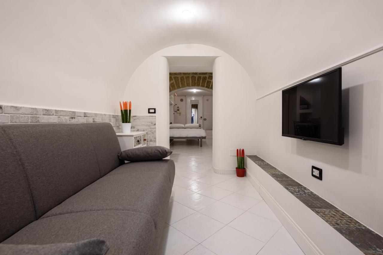 Via Bellini 44 * Napoli